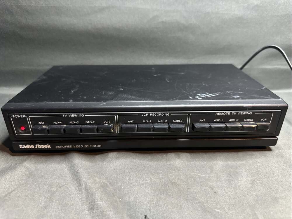 RADIO SHACK Amplified Video Selector Model 15-2100A